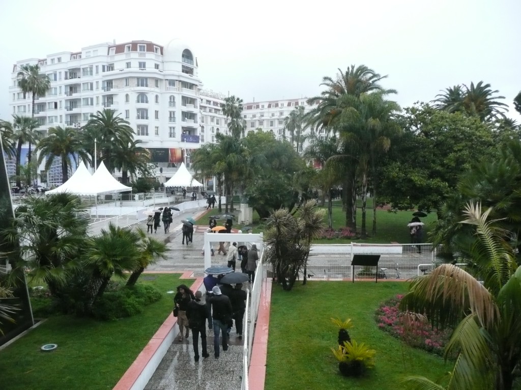 Cannes sous la pluie