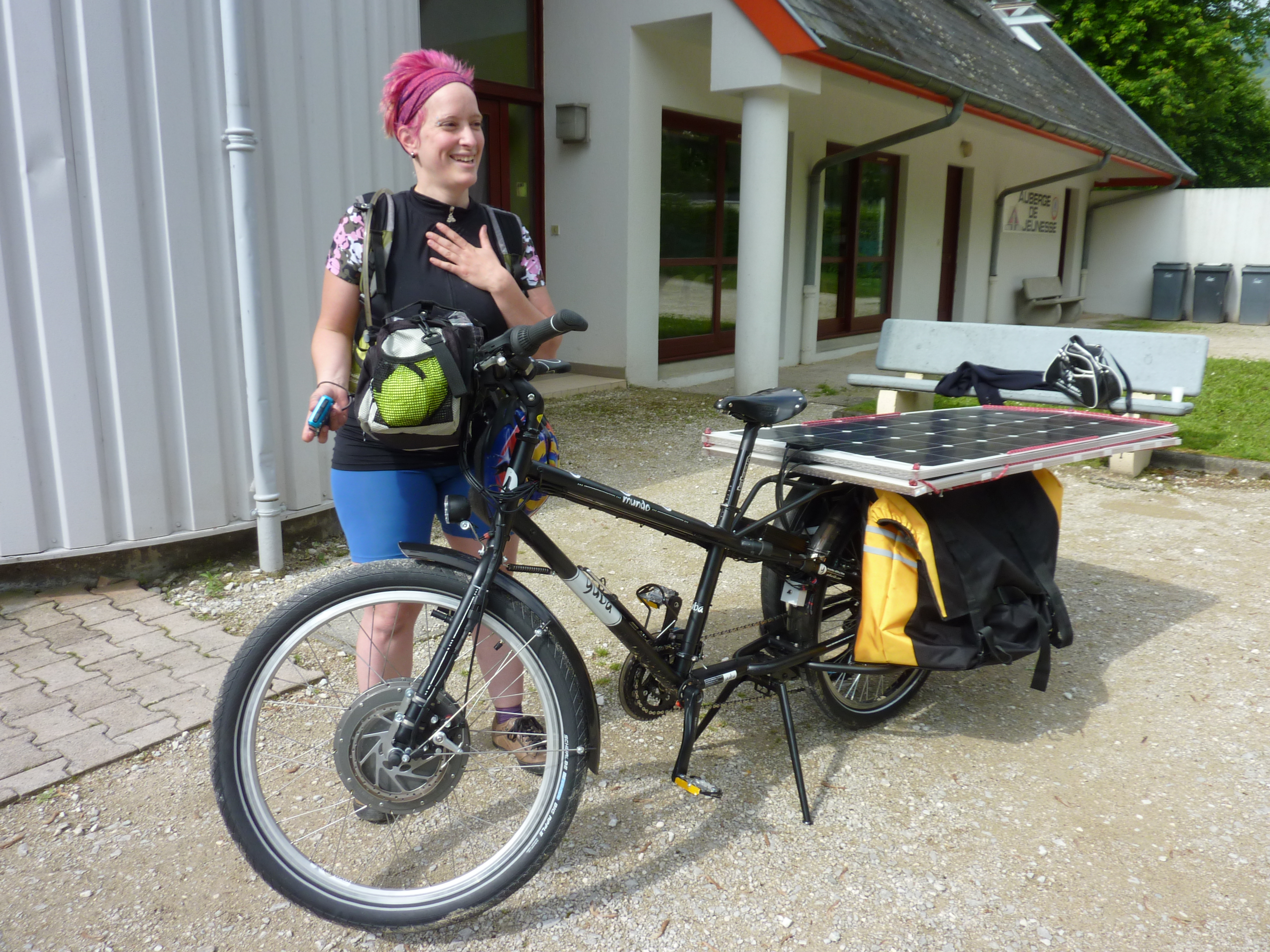 Anick-Marie et son vélo solaire