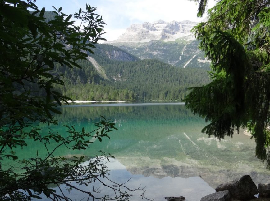 lago-di-tovel-dolomites-italie