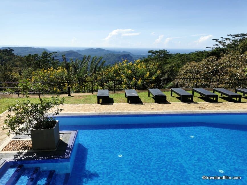 piscine-et-vue-melheim-resort-haputale