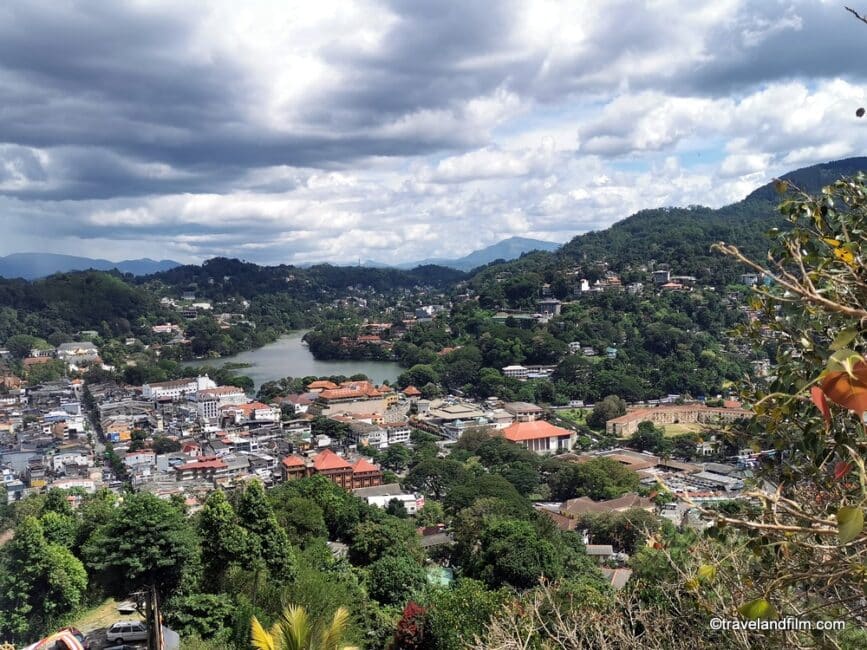 kandy-vue-depuis-bouddha-geant