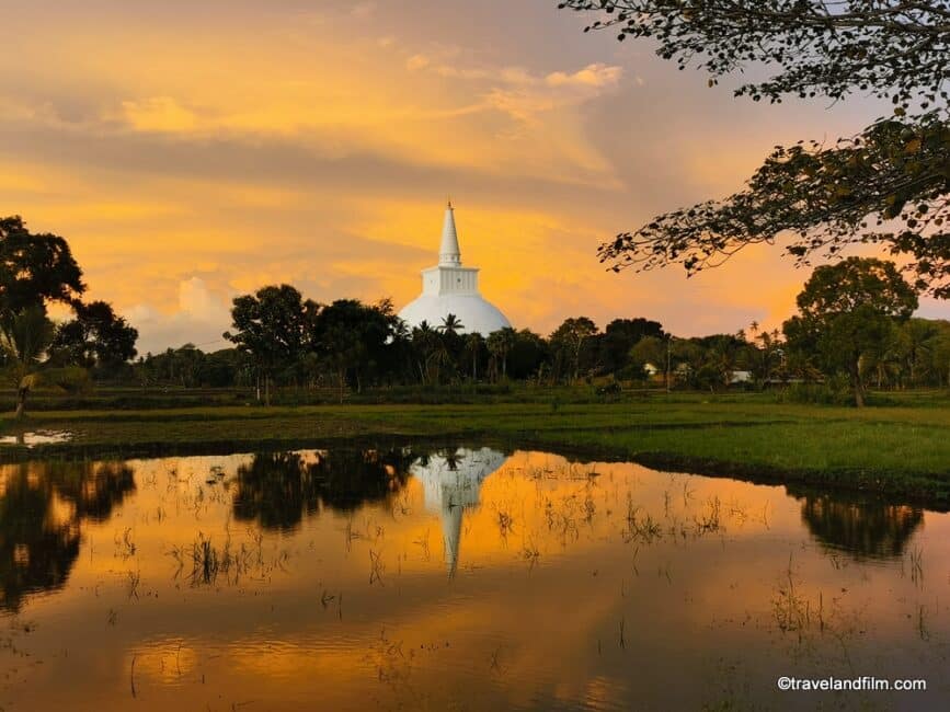 stupa-anuradhapura-sri-lanka