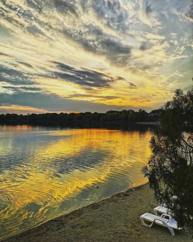 Sunset on the lake in Bela Crkva, Serbia 🇷🇸
.
Coucher de soleil à Bela Crkva, Serbie 🇷🇸
.
.
. 
.
.
.
.
.
.
.
.
.
.
.
.
.
#travelandfilm #travelseri #travel #travelblogger #serbie #serbien #serbia #serbiatourism #serbia🇷🇸 #serbiatravel #balkan #balkans #belacrkva