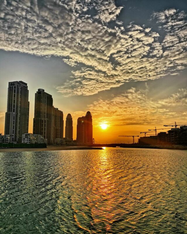 Premier coucher de soleil de 2023 à la perle, Doha, Qatar.
.
First sunset in 2023 in the pearl, Doha, Qatar.
.
.
.
.
.
.
.
.
.
.
.
.
.
#travelandfilm #travelseri #travel #travelblogger #travelbloggers #instatravel #instatraveling #travelgram #qatar #qatar2022 #worldcupQatar #Qatarworldcup #coupedumonde2022 #coupedumonde #worldcup #worldcup2022  #doha #dohaqatar #dohaqatar🇶🇦