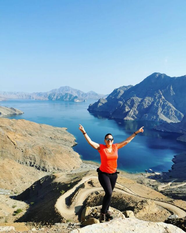 Voici le golfe d'Oman. Point de vue sur la péninsule du Musandam accessible en 4x4.
.
This is the Gulf of Oman. Viewpoint on the Musandam peninsula reachable by 4x4.
.
.
.
.
.
.
.
.
.
.
.
.
.
.
.
.
#travelandfilm #travelseri #travel #travelblogger #travelbloggers #instatravel #instatraveling #travelgram #oman #visitoman #musandam #musandamoman #musandampeninsula #musandamtrip