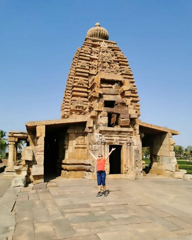 Les temples de Pattadakal au Karnataka, encore un site classé au patrimoine mondial de l'Unesco. Une superbe visite. La plupart des temples datent du 7ème et 8ème siècles. 
Est-ce que c'est quelque chose qui compte pour toi le fait que les sites soient classés au patrimoine mondial de l'Unesco? Dis-moi en commentaire.
Pour moi, c'est vraiment une preuve de sites hors du commun et j'essaie de tous les visiter. 
.
.
.
.
.
.
.
.
.
.
.
.
.
#travelandfilm #travel #travelblogger #travelbloggers #instatravel #unesco #unescoheritagesite #pattadakaltemples #pattadakal