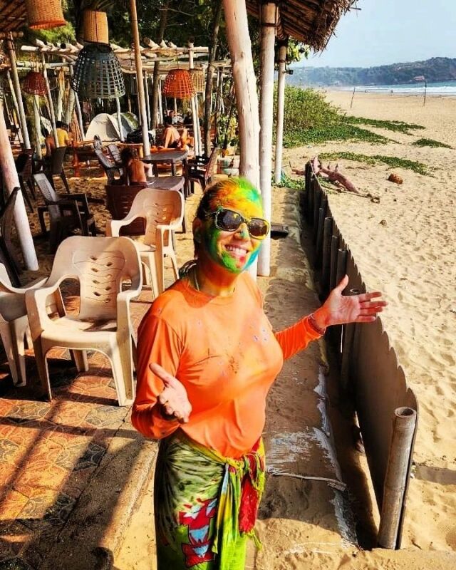 Happy Holi from Gokarna beach.
May the vibrant colors of Holi fill your life with joy and laughter. 
.
.
.
.
.
.
.
.
.
.
.
.
.
#travelandfilm #travel #travelblogger #holi #happyholi #holiday #gokarna #gokarnabeach