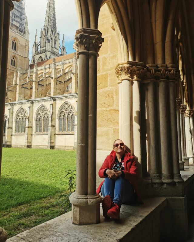 Voici Bayonne la porte d'entrée du Pays Basque en France. Allez voir mon nouvel article détaillé et fraîchement publié sur le Blog avec plein de conseils et bonnes adresses.
Ici c'est Bayonne avec sa cathédrale et cloître inscrits au patrimoine mondial de l'Unesco au titre des chemins de saint Jacques de Compostelle.
Hébergement à Bayonne : @hostel_20_bayonne
.
.
.
.
.
.
.
.
.
.
.
. 
#bayonne #cotebasque #paysbasque #paysbasquetourisme #paysbasquefrançais #visitbayonne